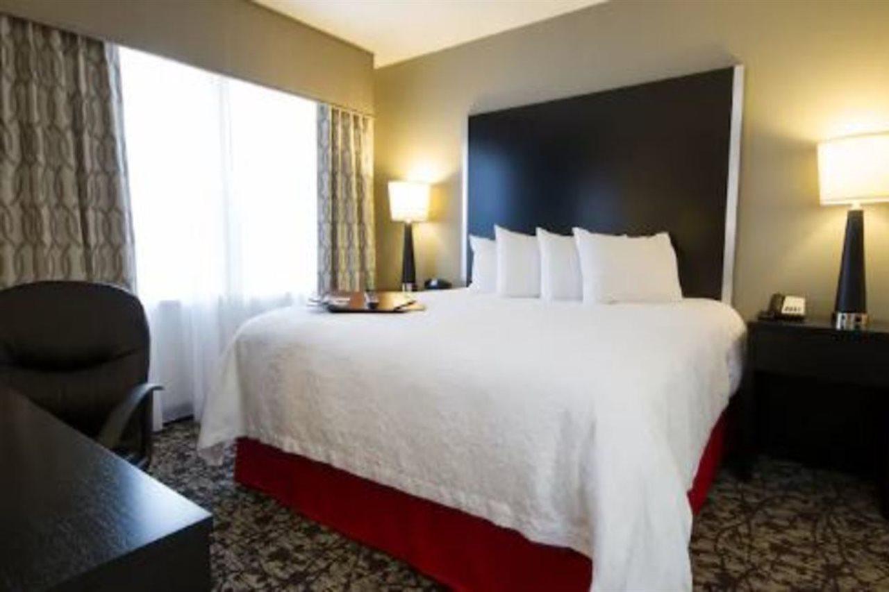Hampton Inn & Suites Dupont Buitenkant foto